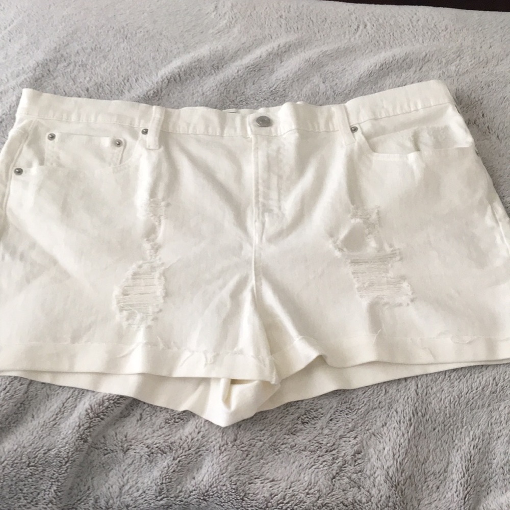 GAP NWT 3” Distressed White Shorts